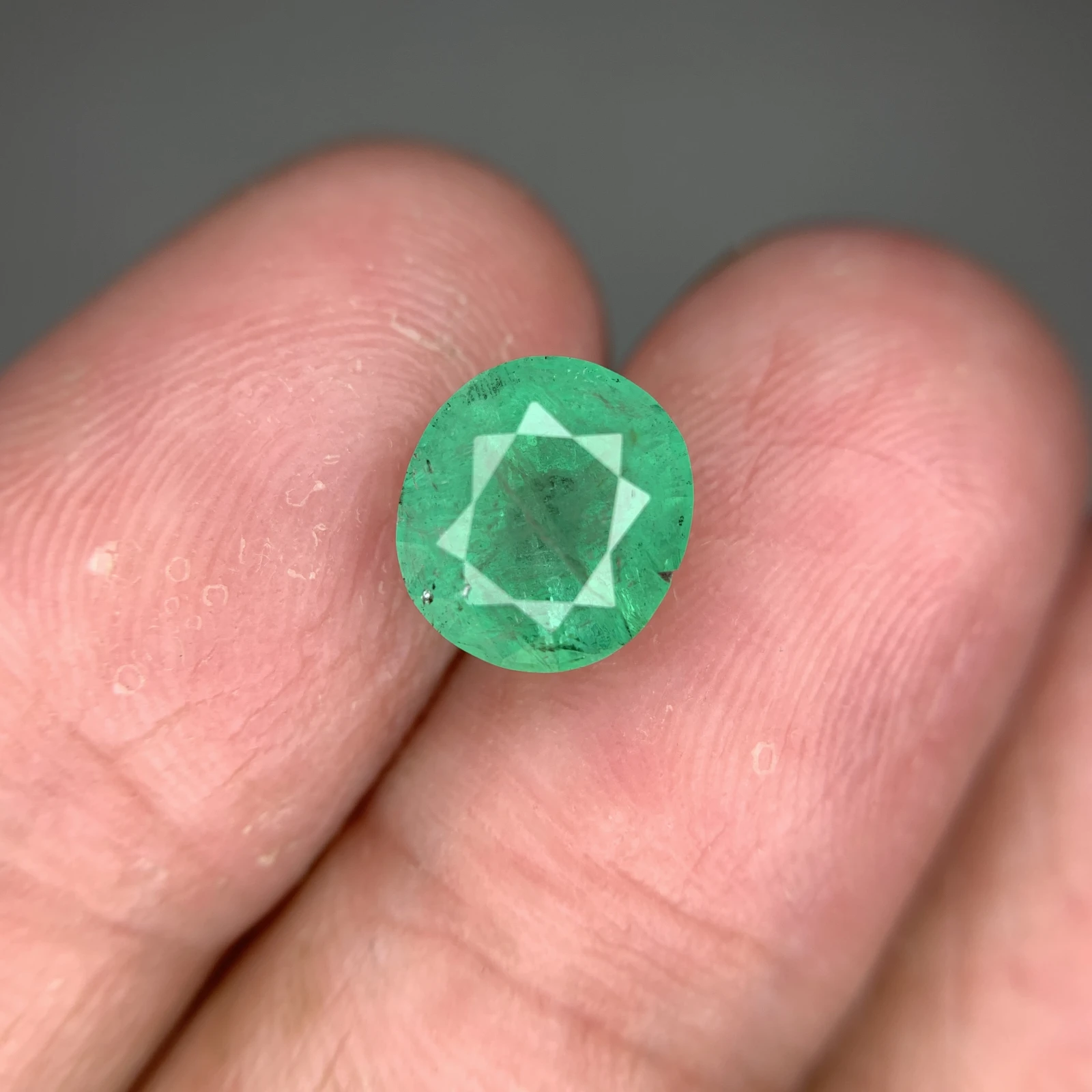Natural Chitral Green Emerald 2.80ct  Faceted Oval Loose Gemstone — view 4